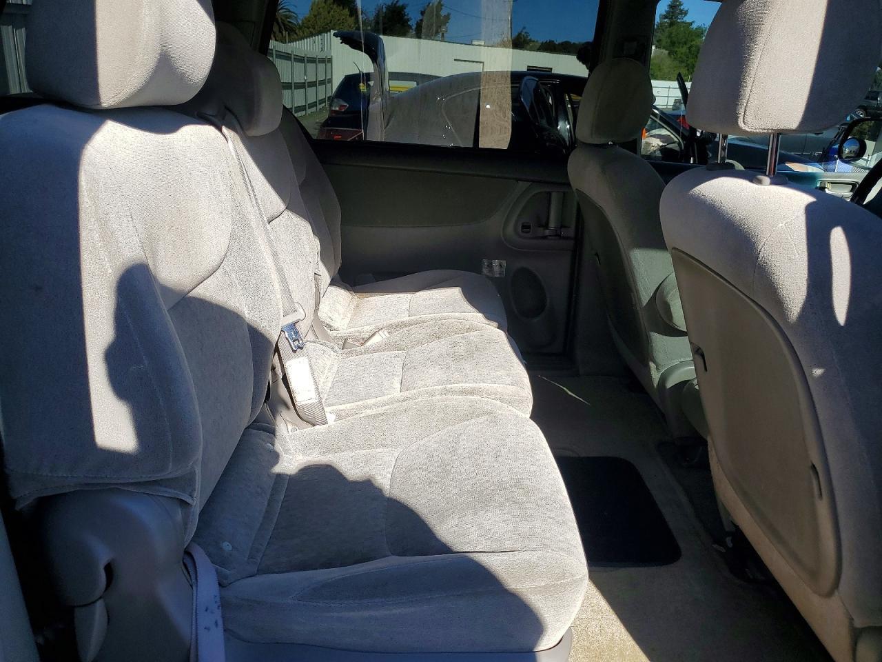 2005 TOYOTA SIENNA