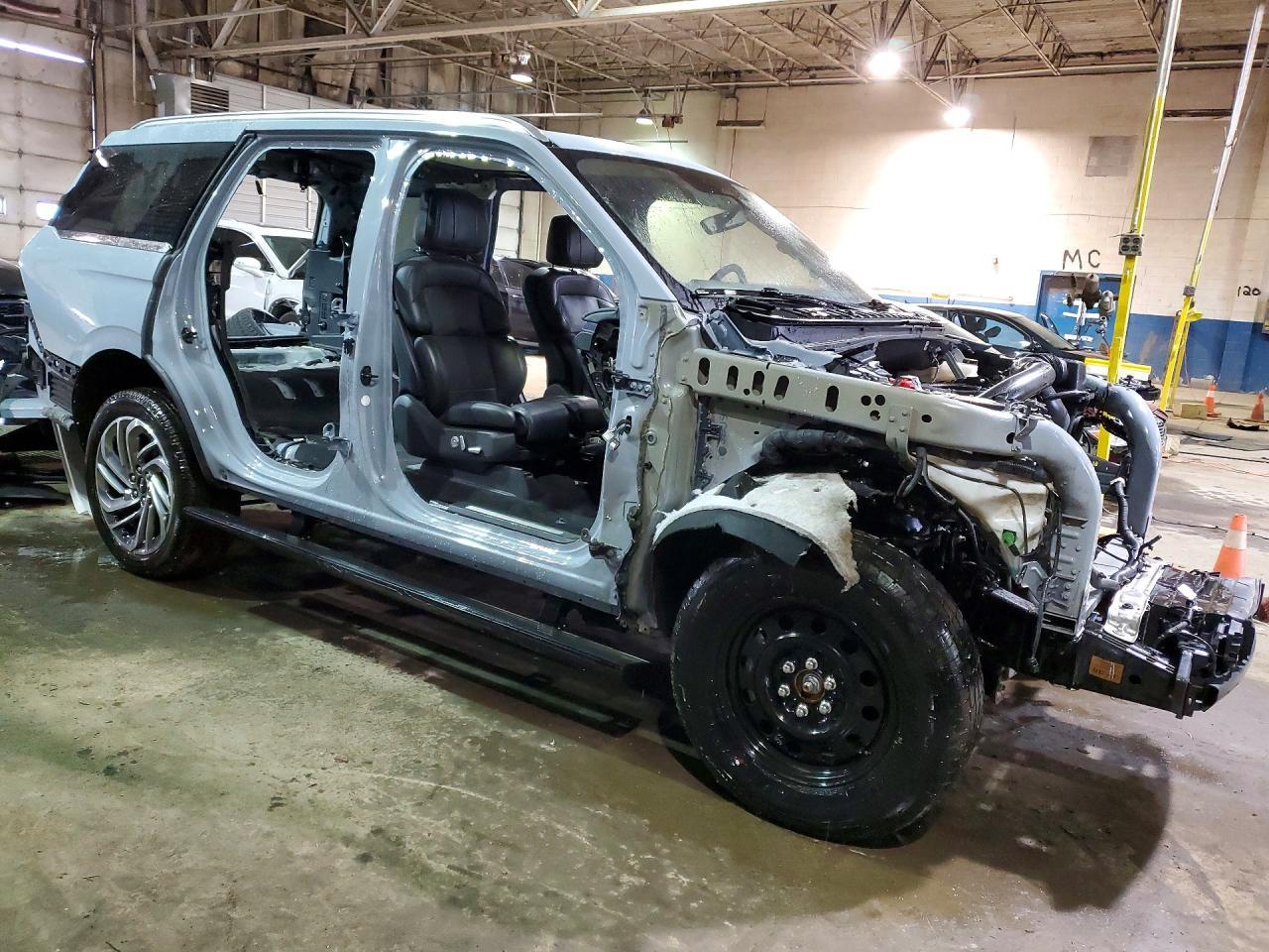 2025 LINCOLN Navigator
