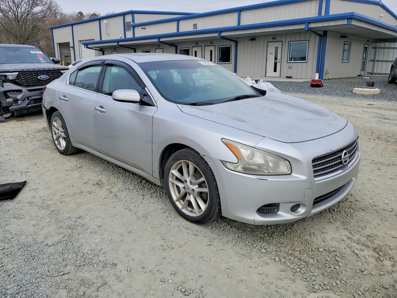 2011 NISSAN Maxima