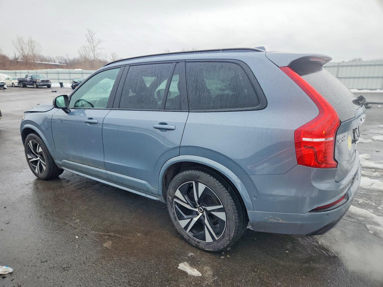 2022 VOLVO XC90