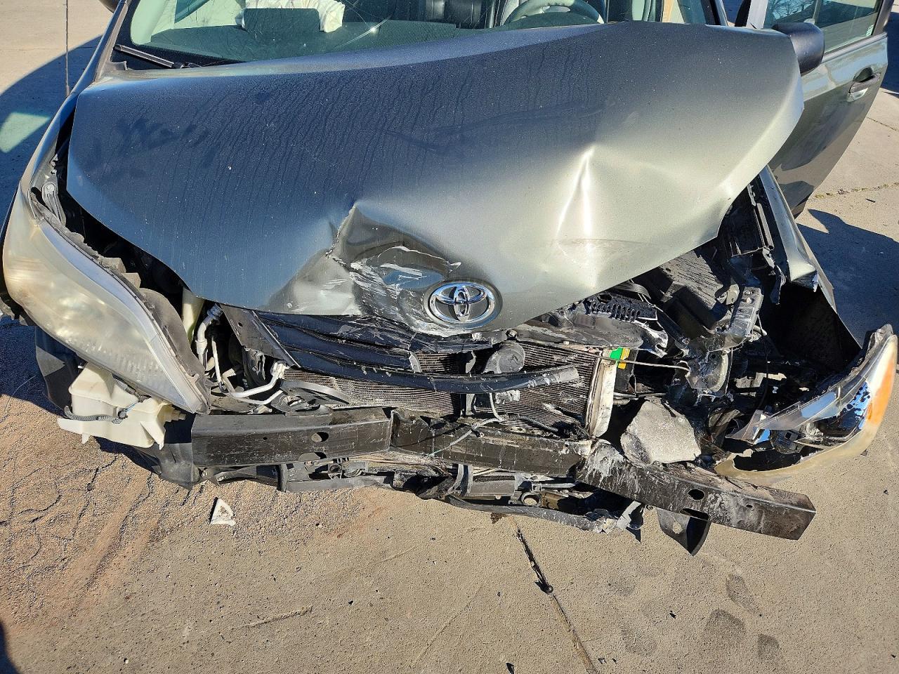 2013 TOYOTA SIENNA