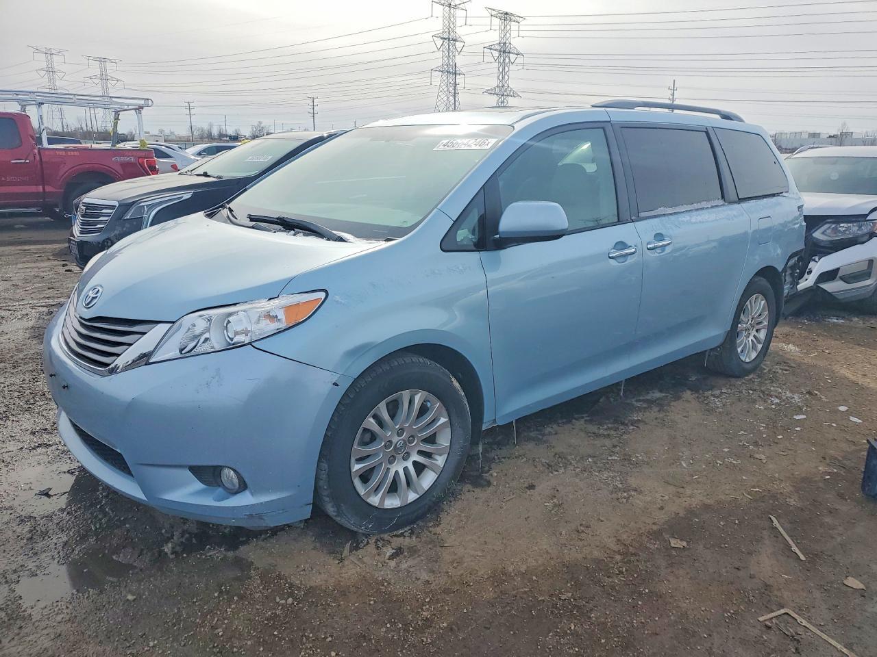 2017 TOYOTA SIENNA
