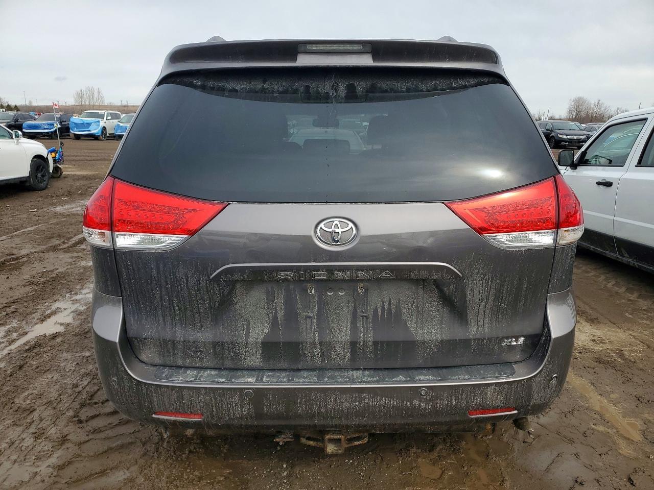2013 TOYOTA SIENNA