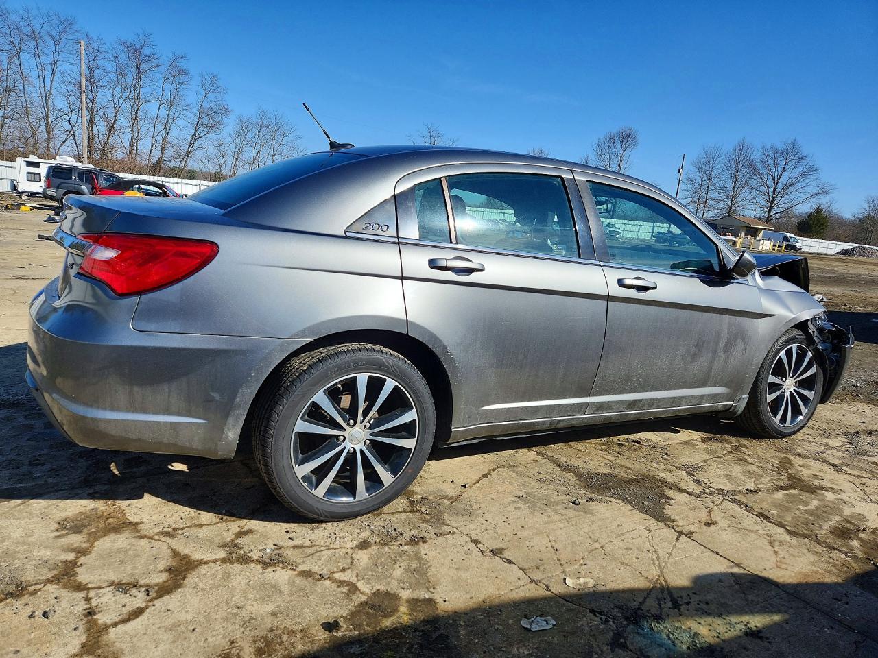 2013 CHRYSLER 200