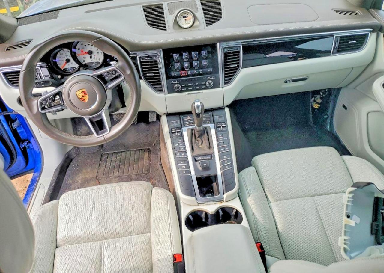 2017 PORSCHE Macan