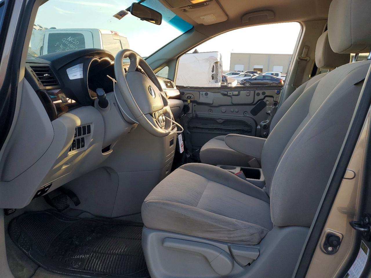 2016 NISSAN Quest