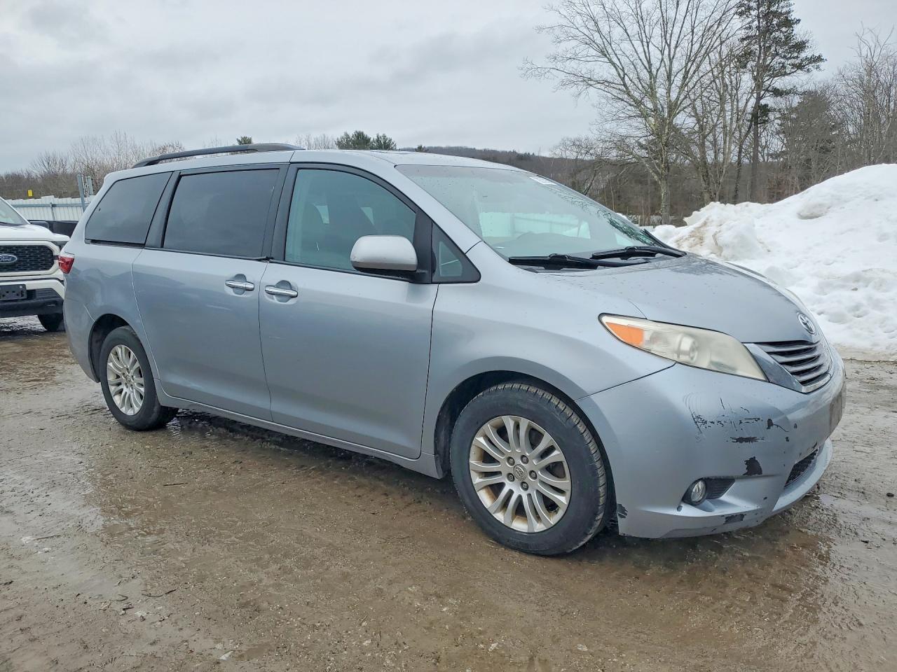 2016 TOYOTA SIENNA