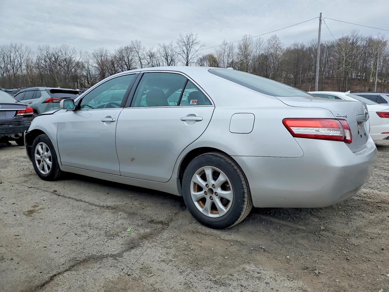 2011 TOYOTA CAMRY