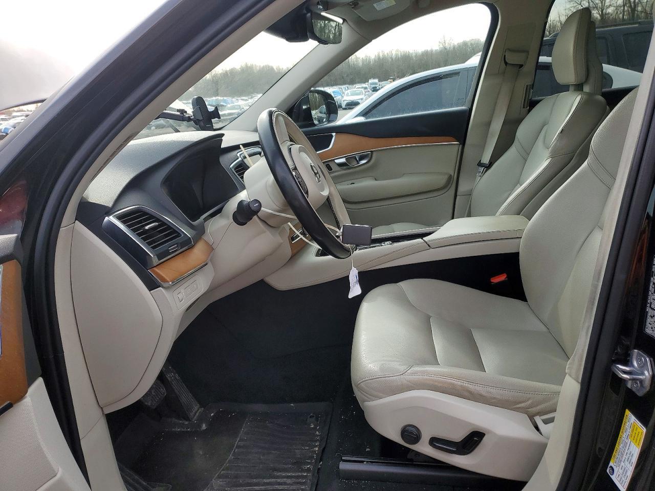 2021 VOLVO XC90