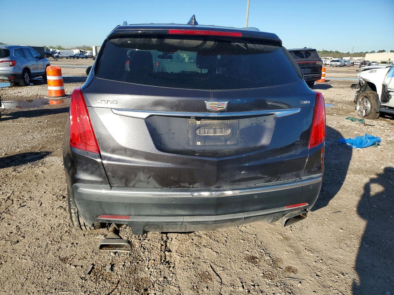 2017 CADILLAC XT5
