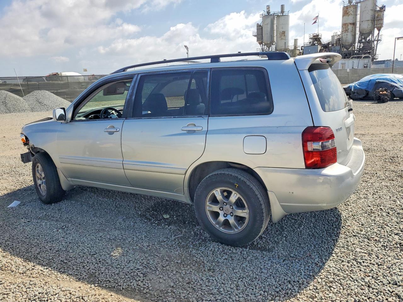 2004 TOYOTA HIGHLANDER