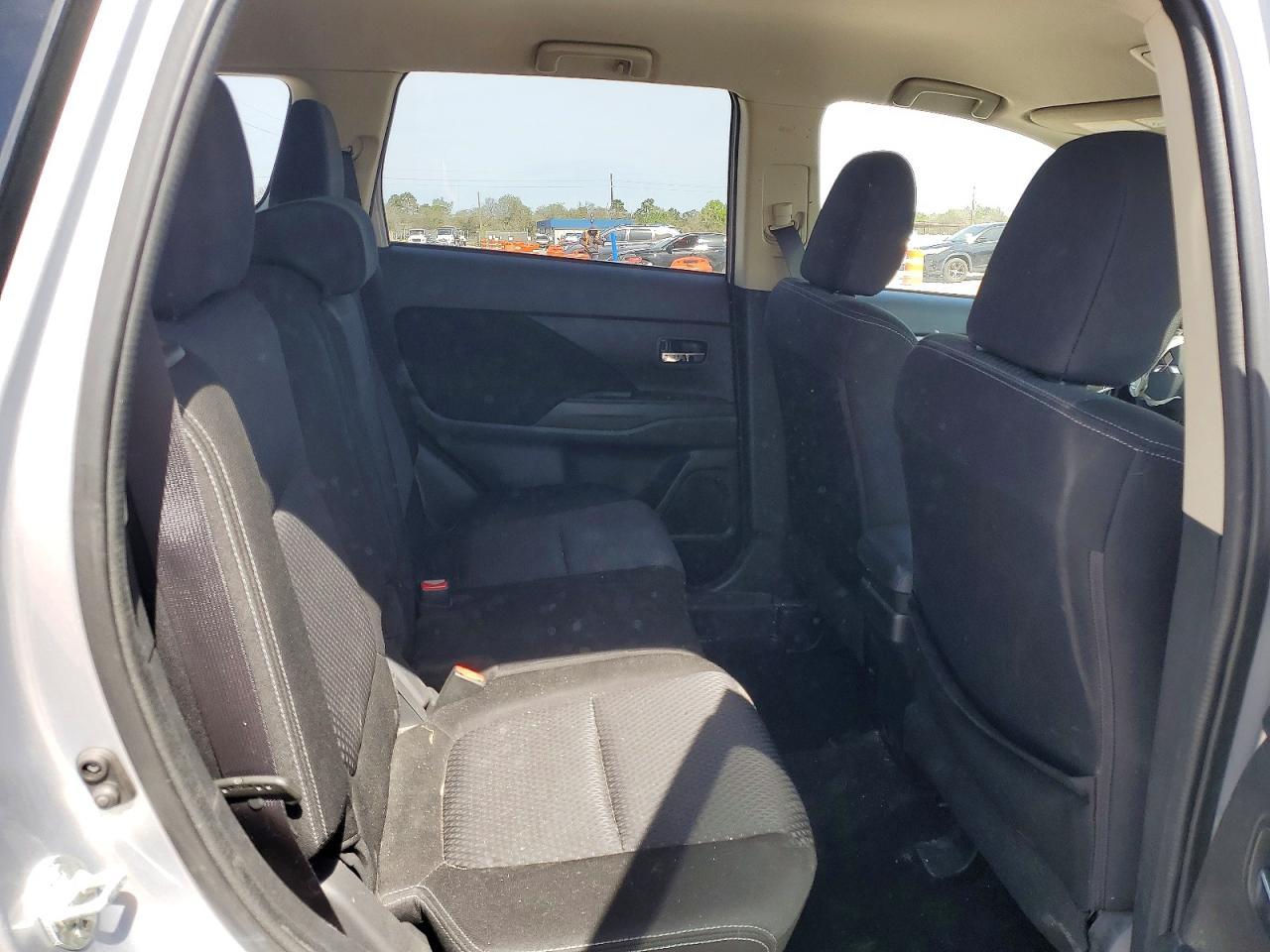 2016 MITSUBISHI outlander