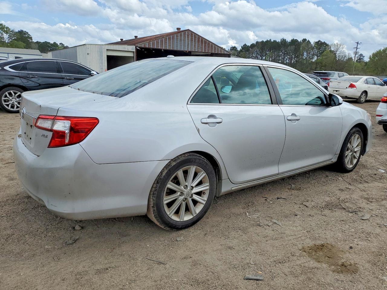 2014 TOYOTA CAMRY
