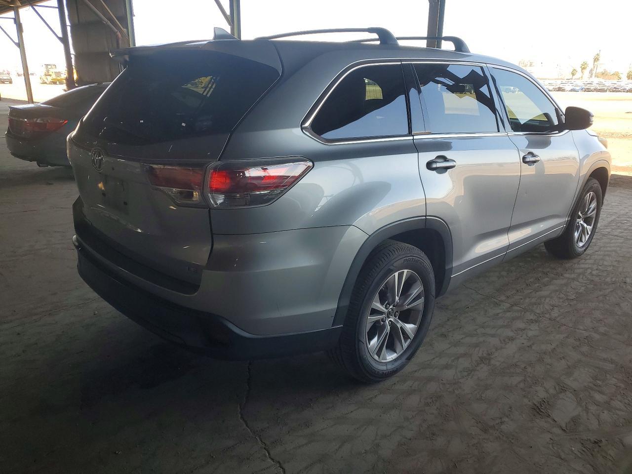 2016 TOYOTA HIGHLANDER