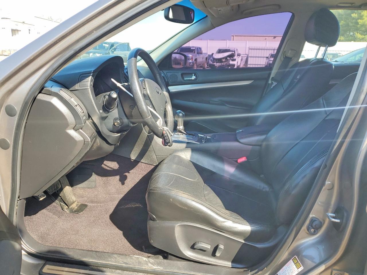 2012 INFINITI G37