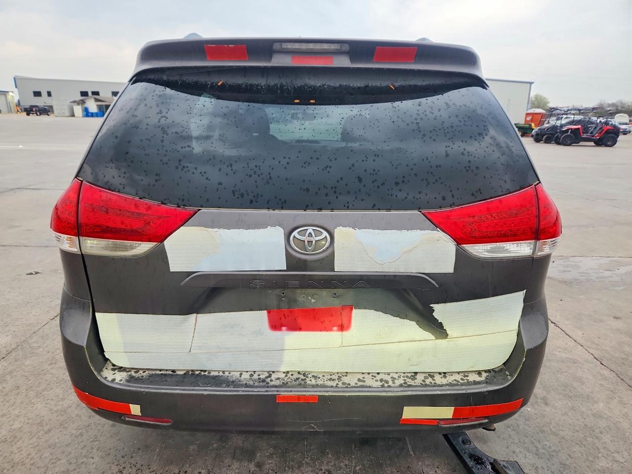 2012 TOYOTA SIENNA