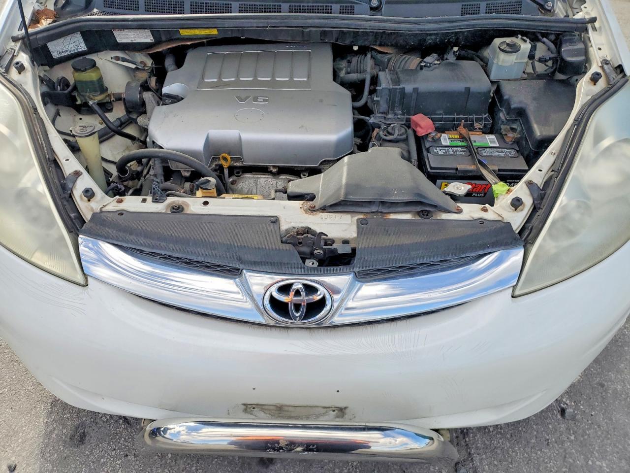 2010 TOYOTA SIENNA