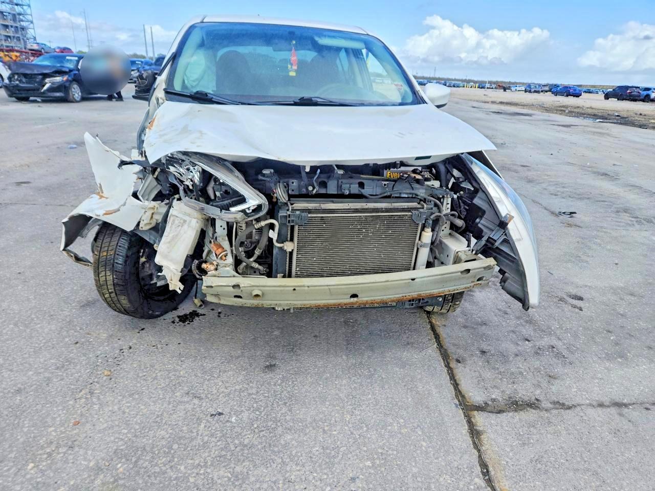 2016 NISSAN VERSA