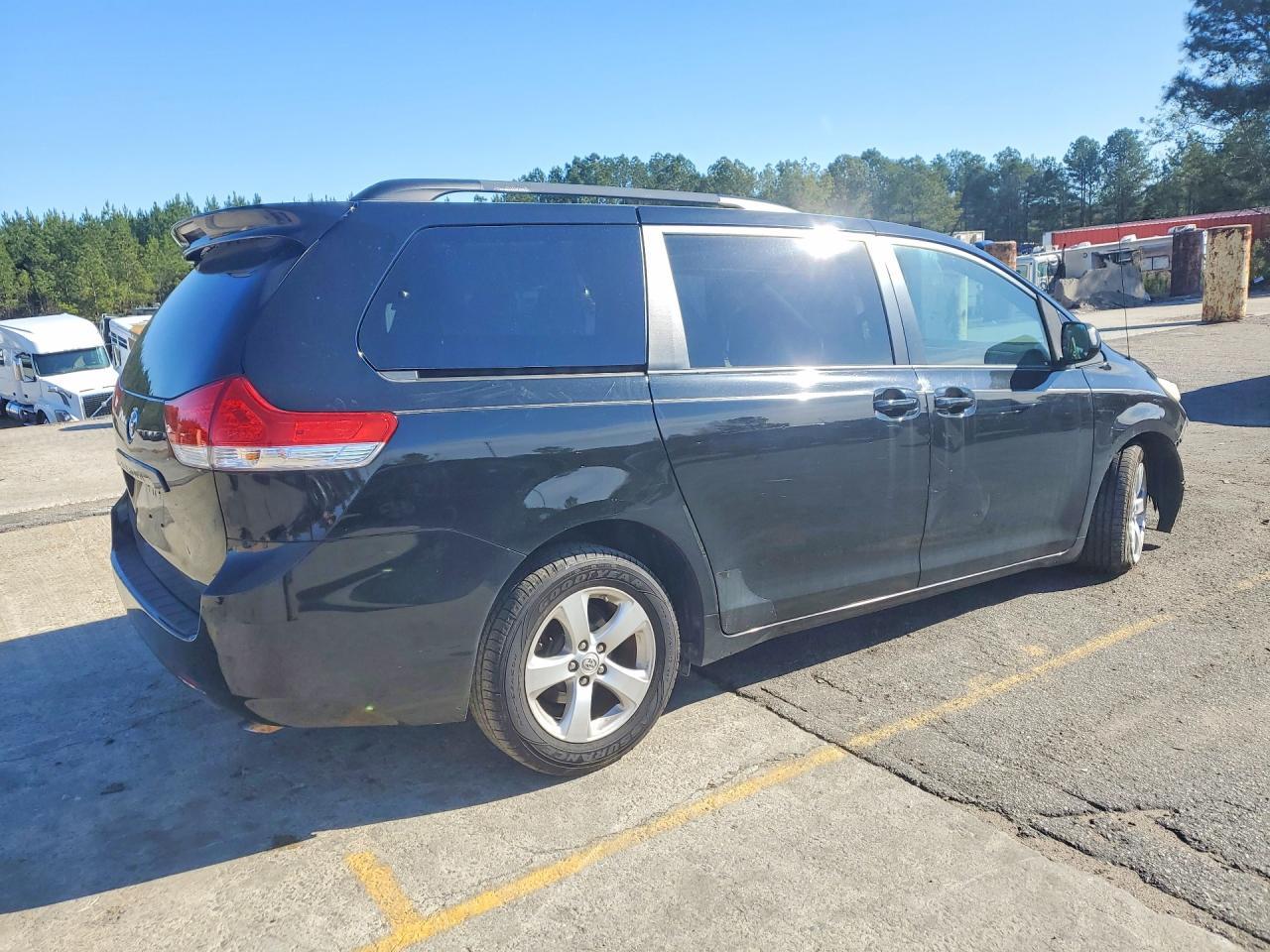 2011 TOYOTA /s/le/xle