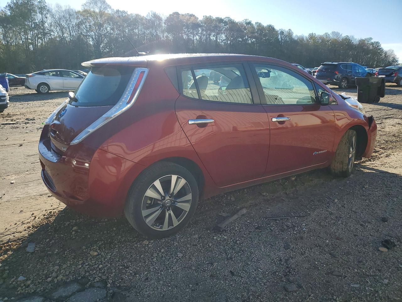 2015 NISSAN LEAF