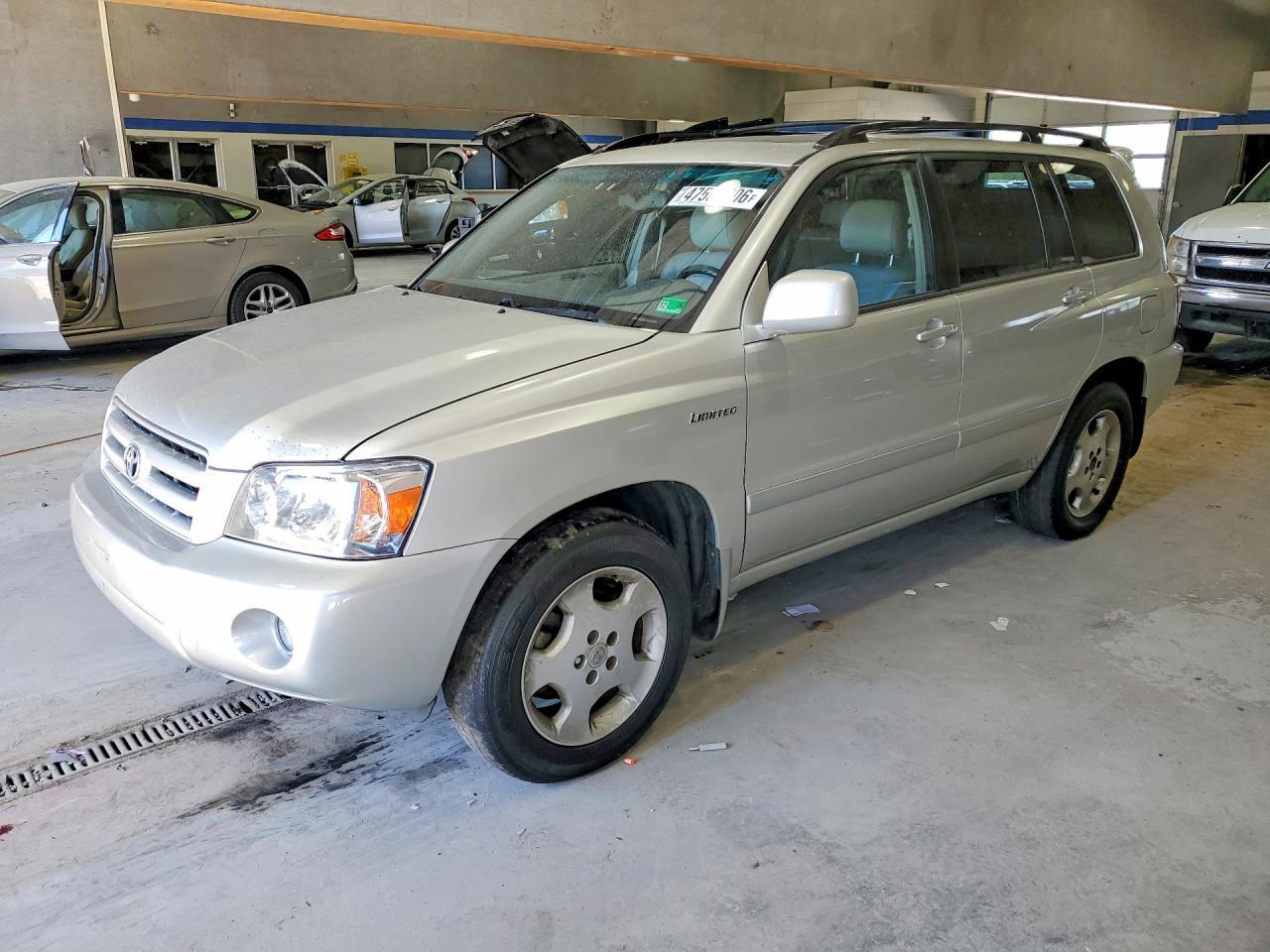 2005 TOYOTA HIGHLANDER
