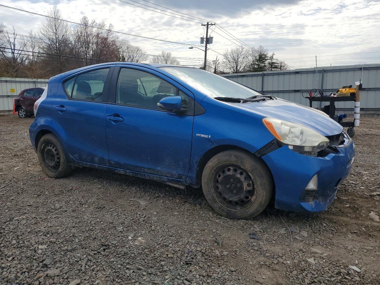 2013 TOYOTA Prius c