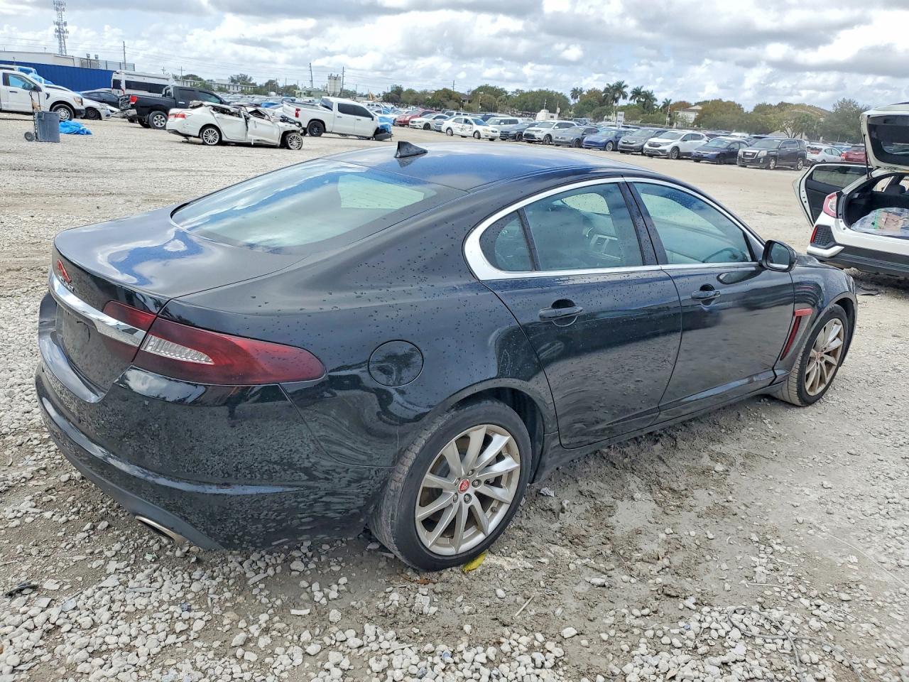 2014 JAGUAR XF