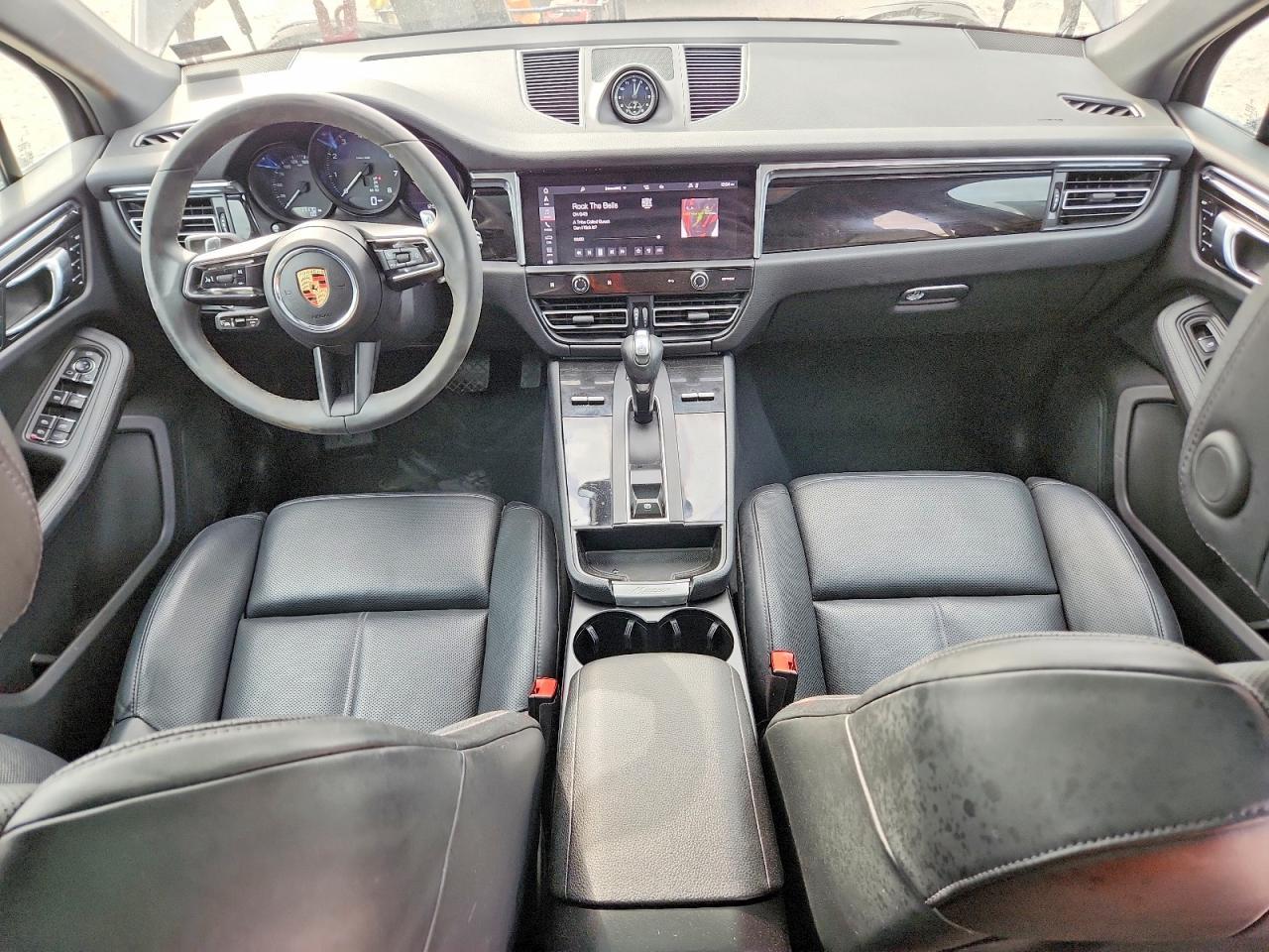 2025 PORSCHE Macan