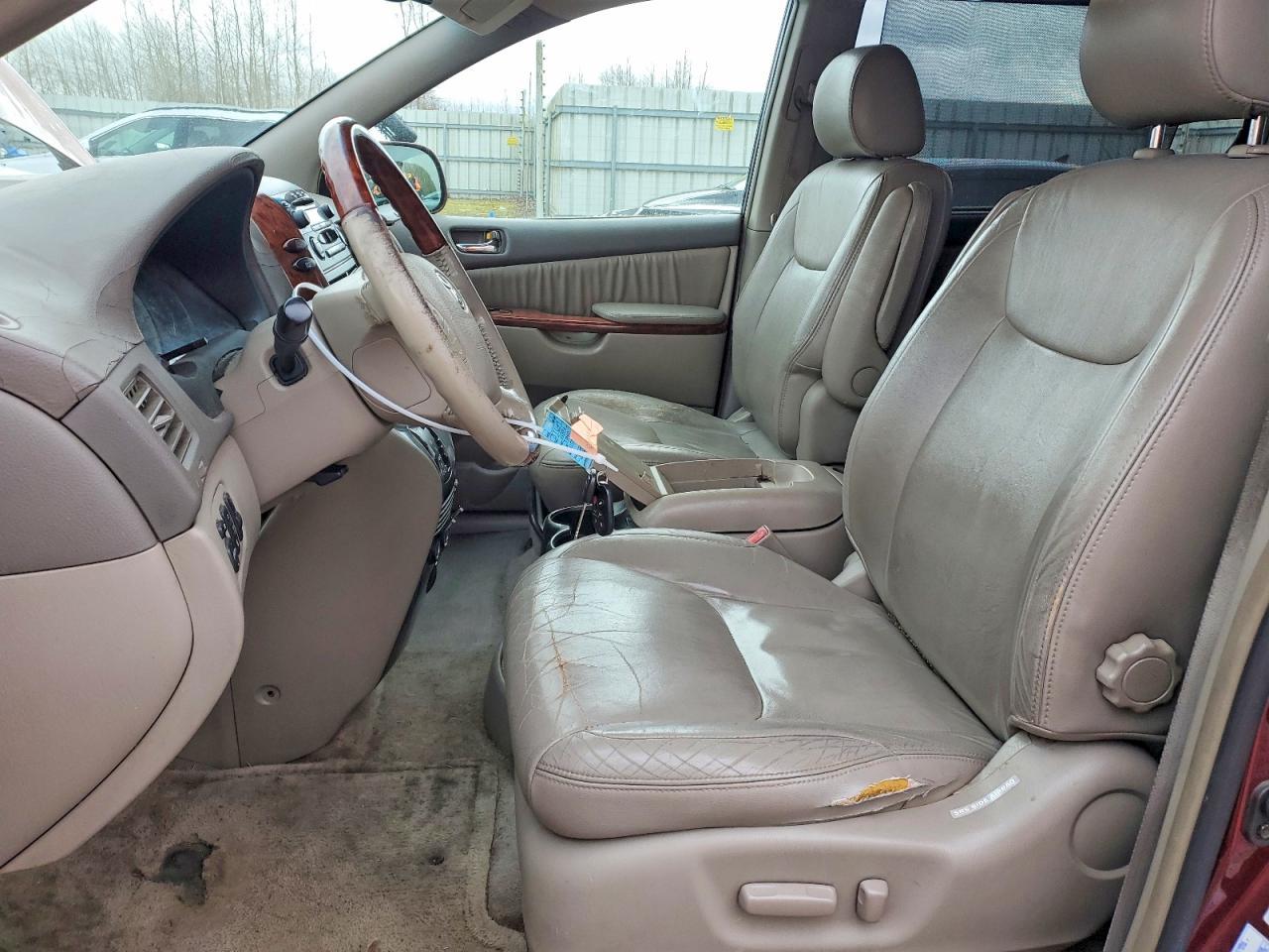 2004 TOYOTA SIENNA