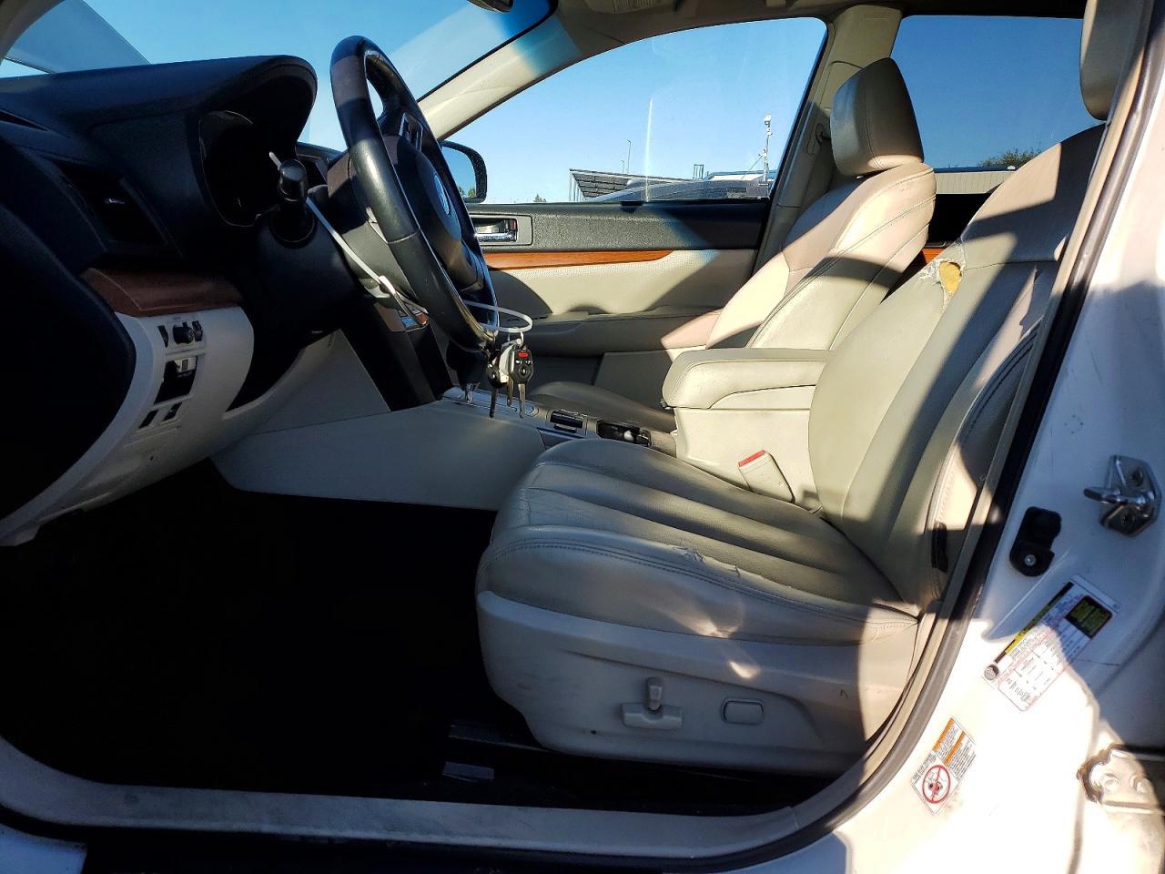 2013 SUBARU Outback