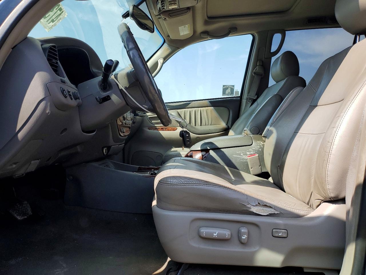 2005 TOYOTA Sequoia