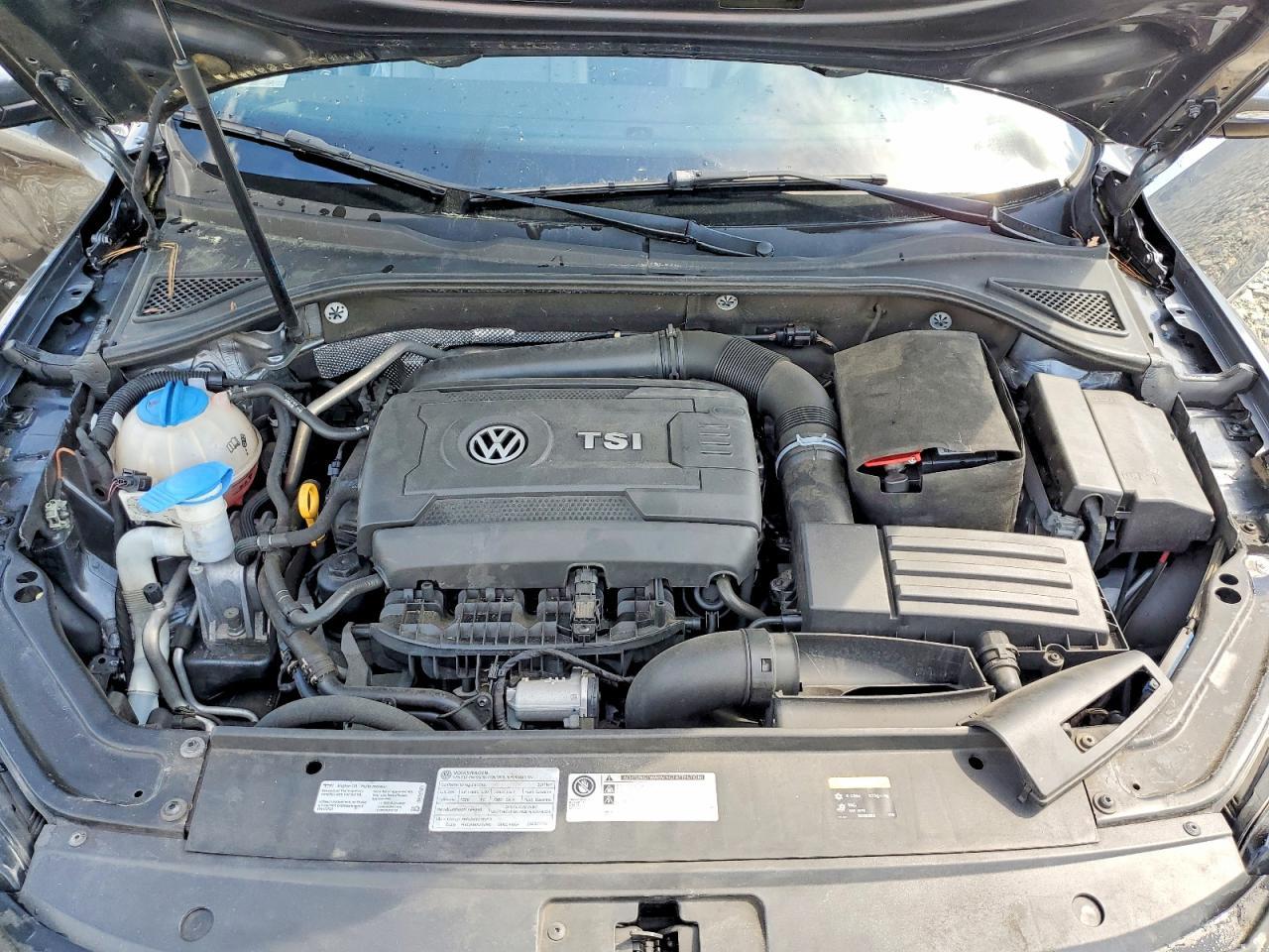 2017 VOLKSWAGEN Passat