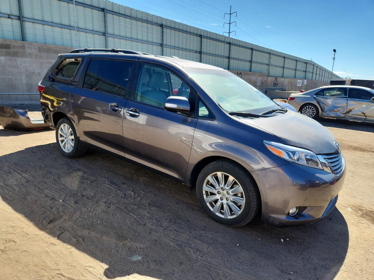 2017 TOYOTA SIENNA