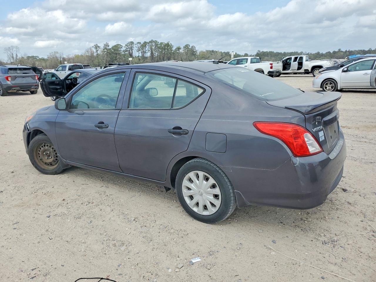 2015 NISSAN VERSA