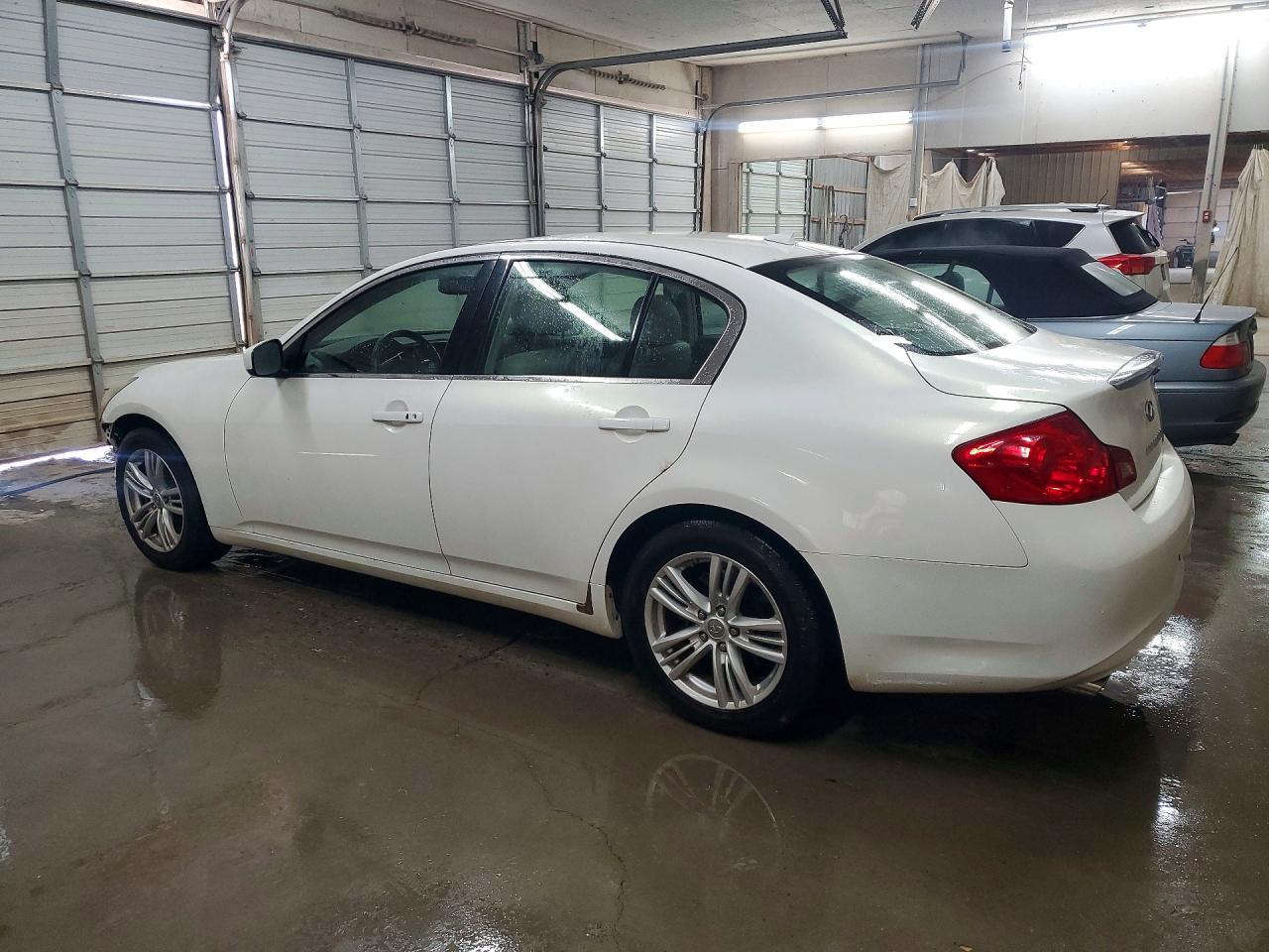2011 INFINITI G25