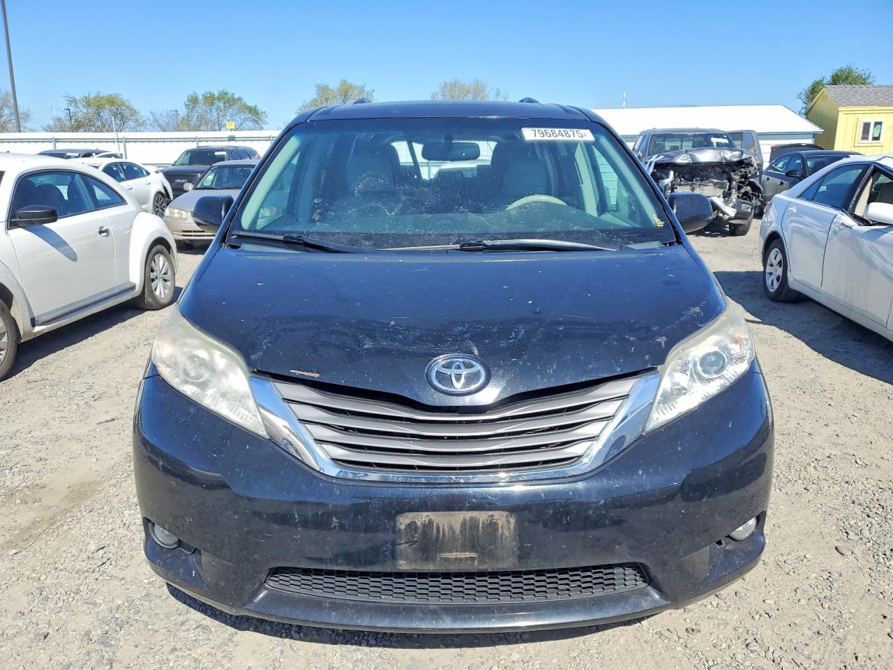 2011 TOYOTA SIENNA