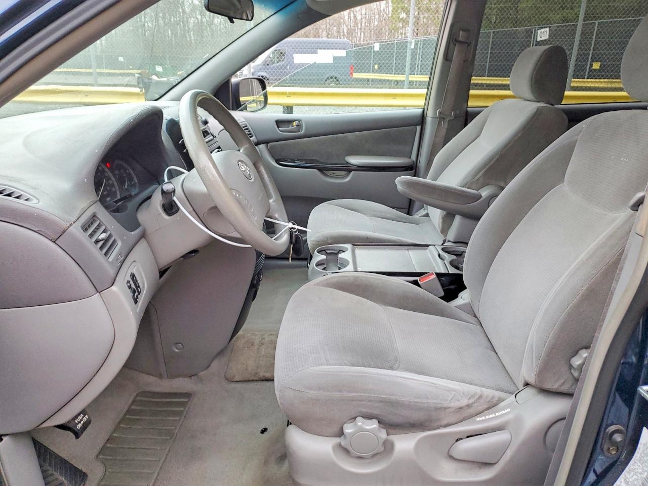 2004 TOYOTA SIENNA
