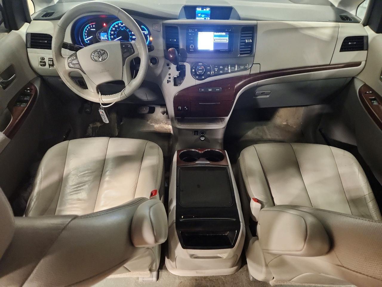 2014 TOYOTA SIENNA