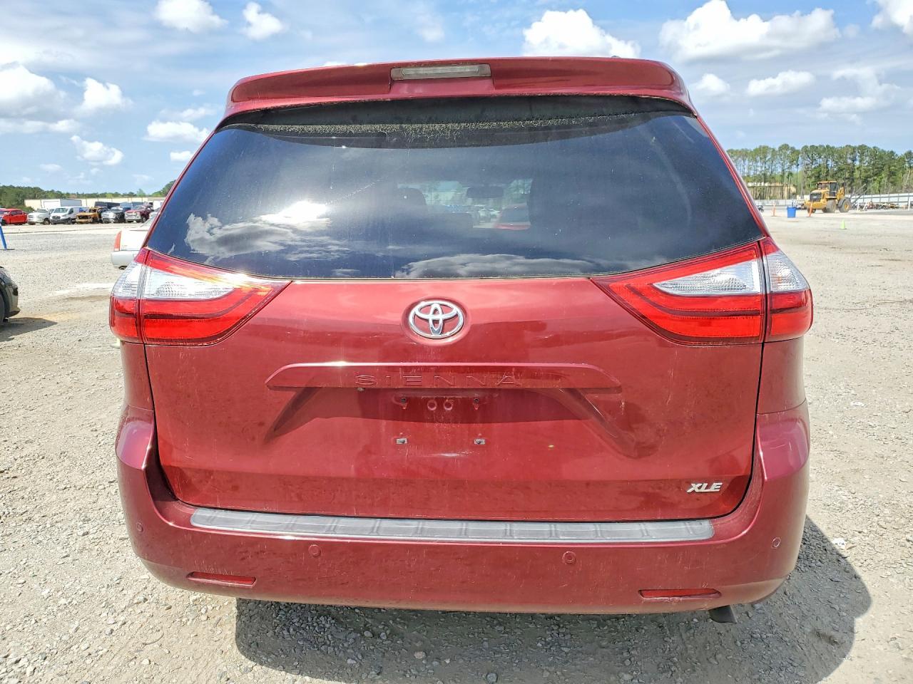 2015 TOYOTA SIENNA