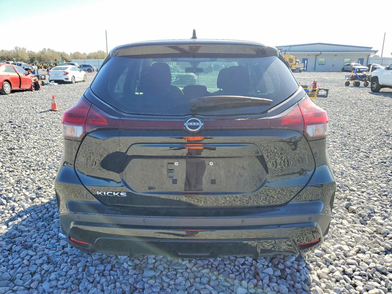 2024 NISSAN KICKS