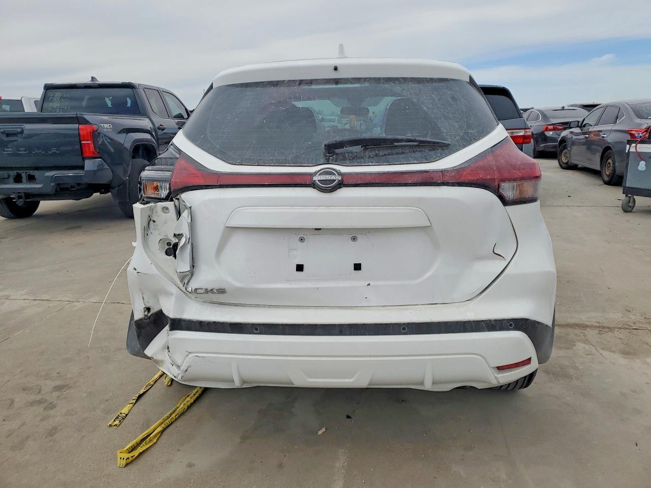 2025 NISSAN KICKS