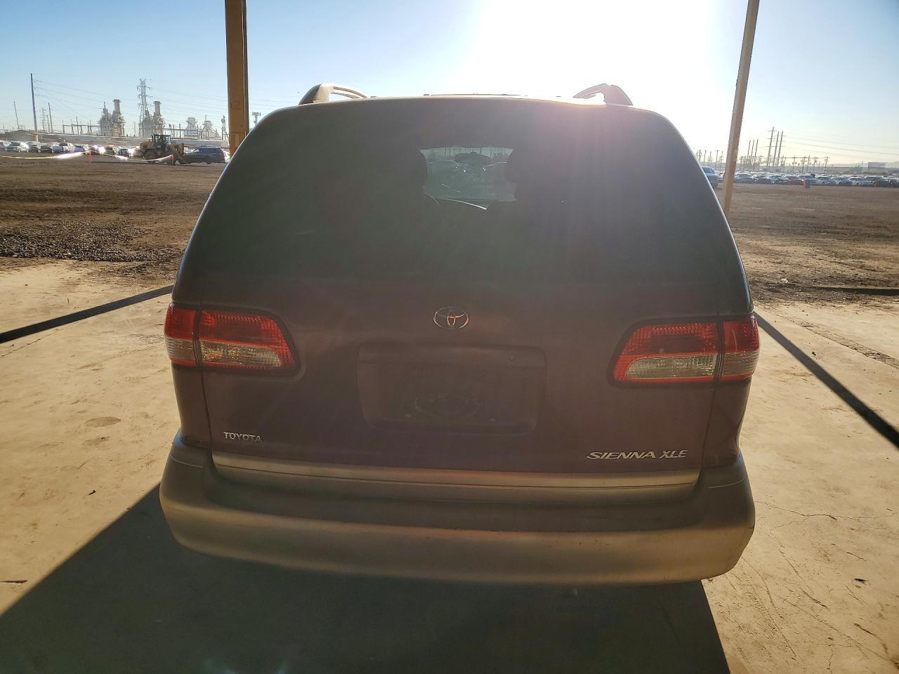 2002 TOYOTA SIENNA