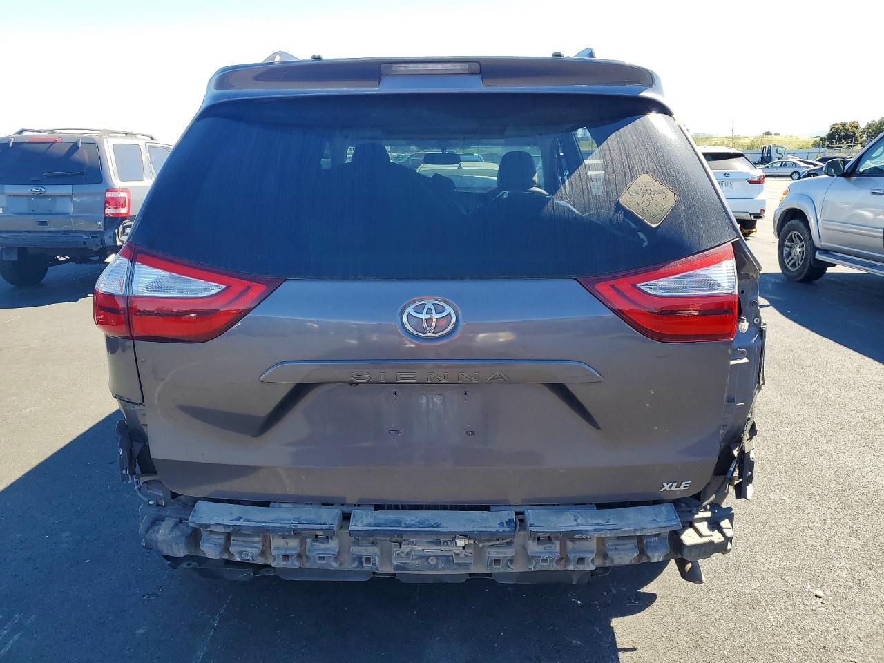 2015 TOYOTA SIENNA