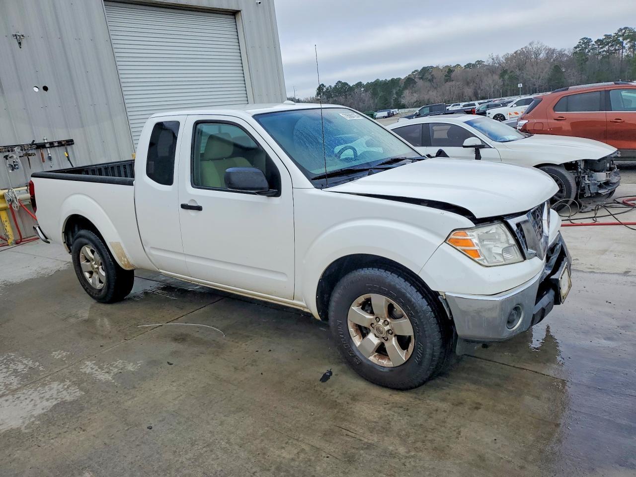 2011 NISSAN Frontier
