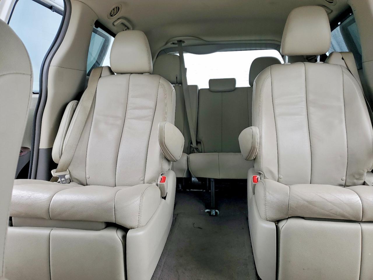 2013 TOYOTA SIENNA