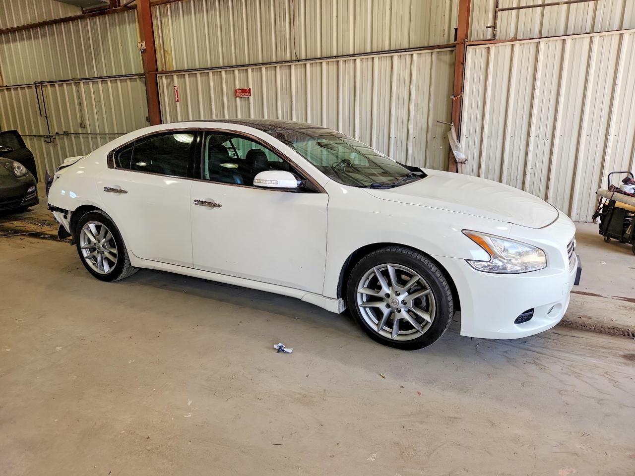 2010 NISSAN Maxima
