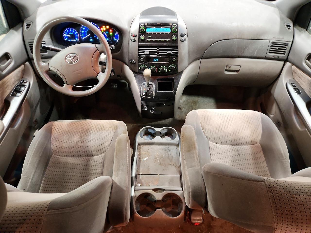 2010 TOYOTA SIENNA
