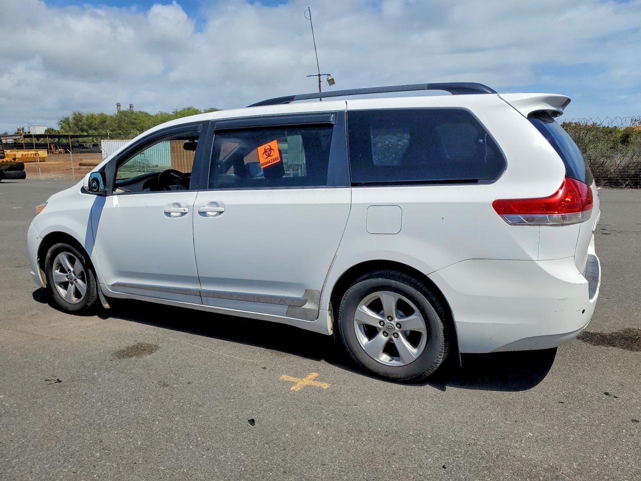 2014 TOYOTA SIENNA