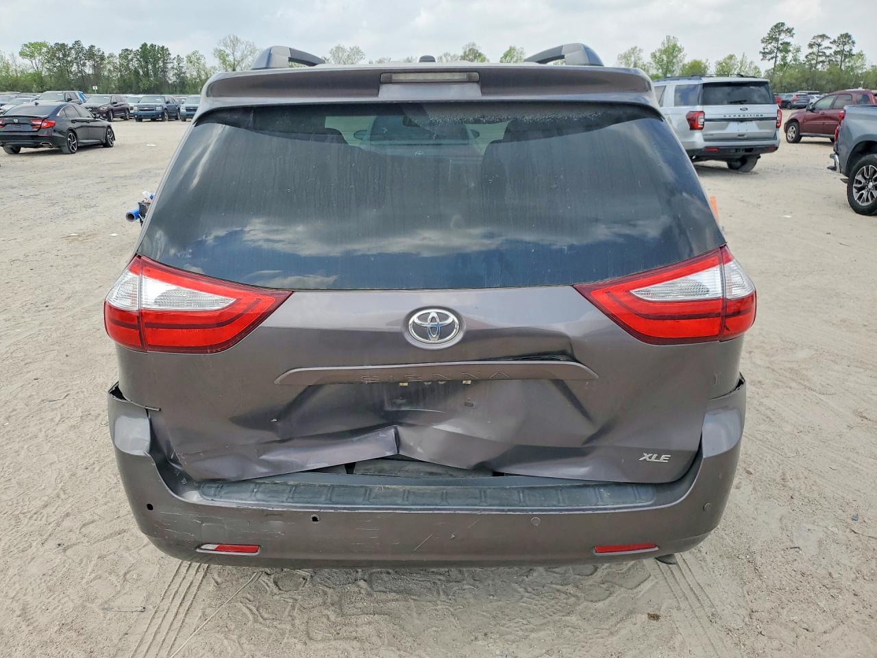 2016 TOYOTA SIENNA