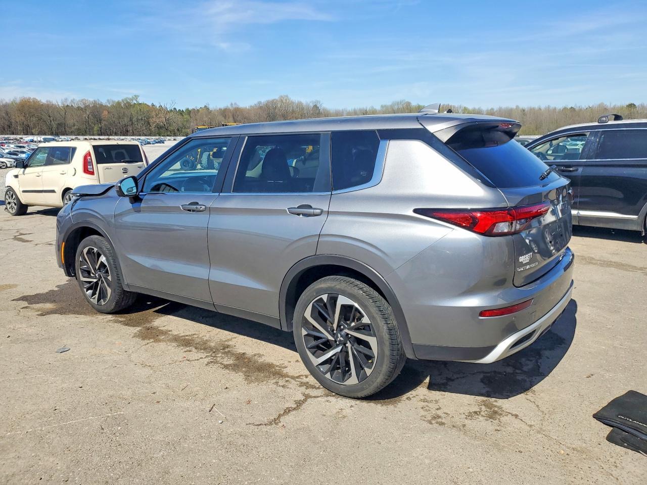 2023 MITSUBISHI outlander